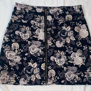 Denim skirt zipper front floral All Over print hippie rocker BoHo size 4. L